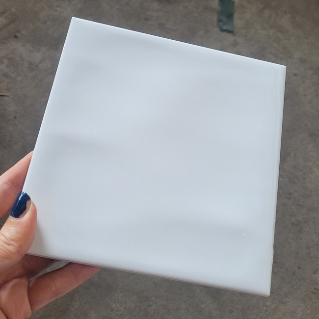 Gạch thẻ Việt Nam, Trắng bóng phẳng, KT 150x150 mm, WH0606GL, Loại 1 (1 hộp/ 68 viên/ 1.53m2)