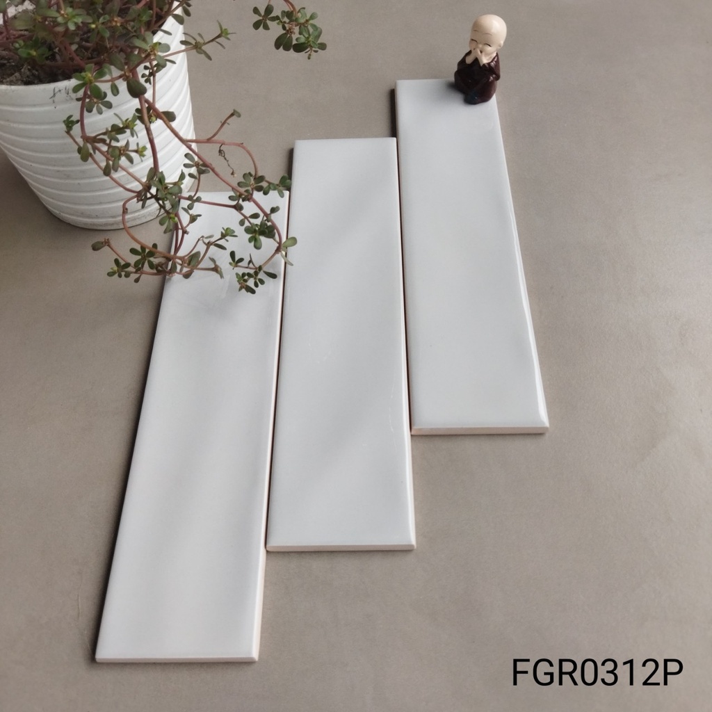 Gạch thẻ Việt Nam, Trắng bóng lượn, KT 75x300 mm, FGR0312P, Loại 1 (1 hộp/ 50 viên/ 1.125m2)