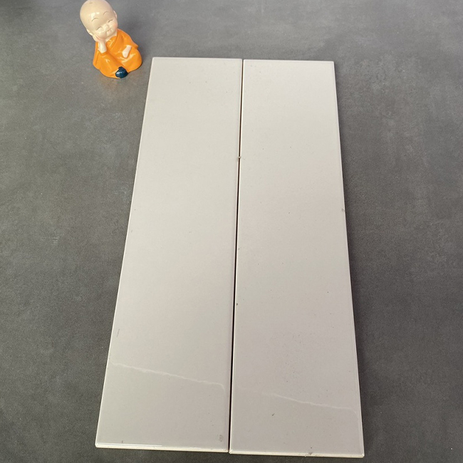 Gạch thẻ cao cấp xám ấm bóng phẳng KT 75x300mm PSTA75303