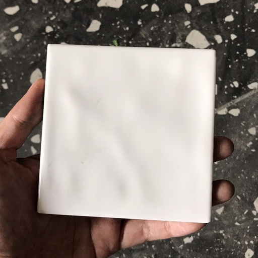 [WH0404P_SA] Gạch thẻ Việt Nam, Trắng kem bóng lượn, KT 100x100 mm, WH0404P_SA, Loại 1 (1 hộp/ 50 viên/ 1.125m2)